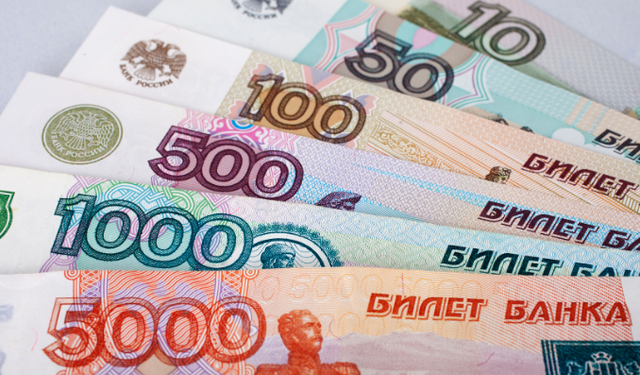 Ruble Dolar Karşısında Değer Kazandı